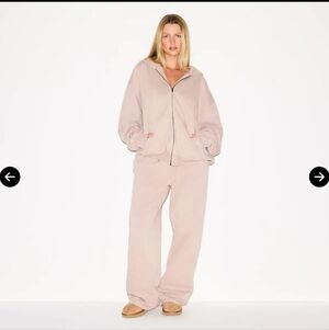 SKIMS BOYFRIEND FLEECE OVERSIZED ZIP UP HOODIE Light Fawn, Size Medium NWT